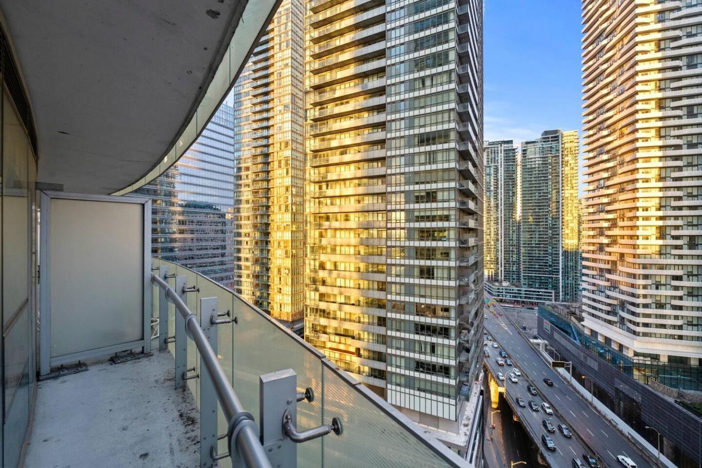 Home Away From Home Toronto Exteriör bild
