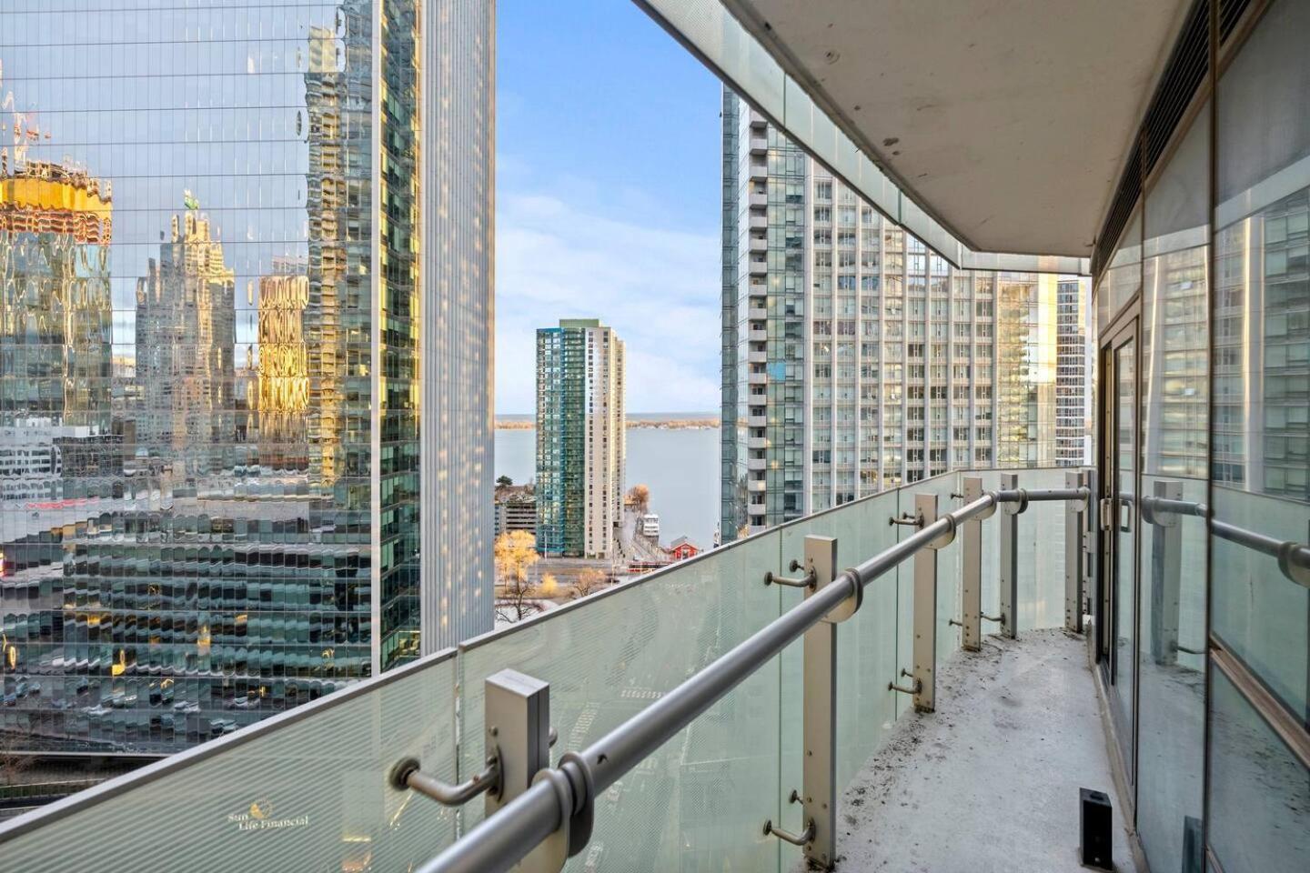 Home Away From Home Toronto Exteriör bild